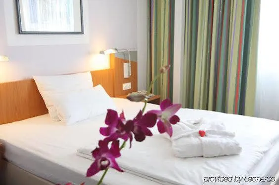 Ramada By Wyndham Hannover Messe Laatzen Otel
