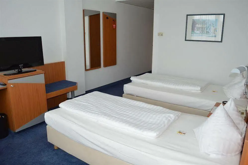 Ramada By Wyndham Hannover Messe Laatzen Otel